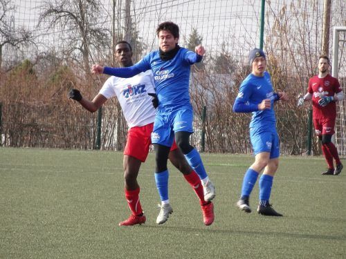 Alle Spieler nutzen die Chance, ihre Einsatzbereitschaft zu zeigen. 
