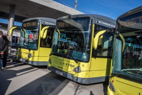 Am Karrieretag besteht die Möglichkeit, E-Busse vor Ort kennenzulernen. VN/Steurer