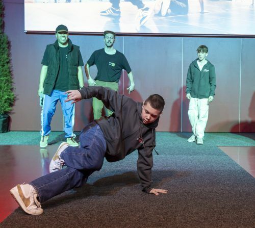 Auch getanzt wird in der Jungen Halle, wo sich zahlreiche Jugendorganisationen präsentieren können. VN/Paulitsch