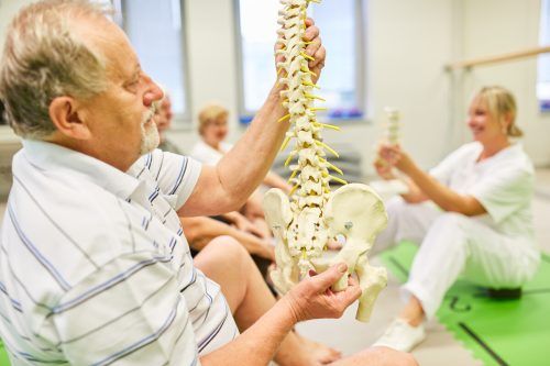 Beim Rücken gilt es, möglichst unterschiedliche Sinne anzusprechen. Shutterstock