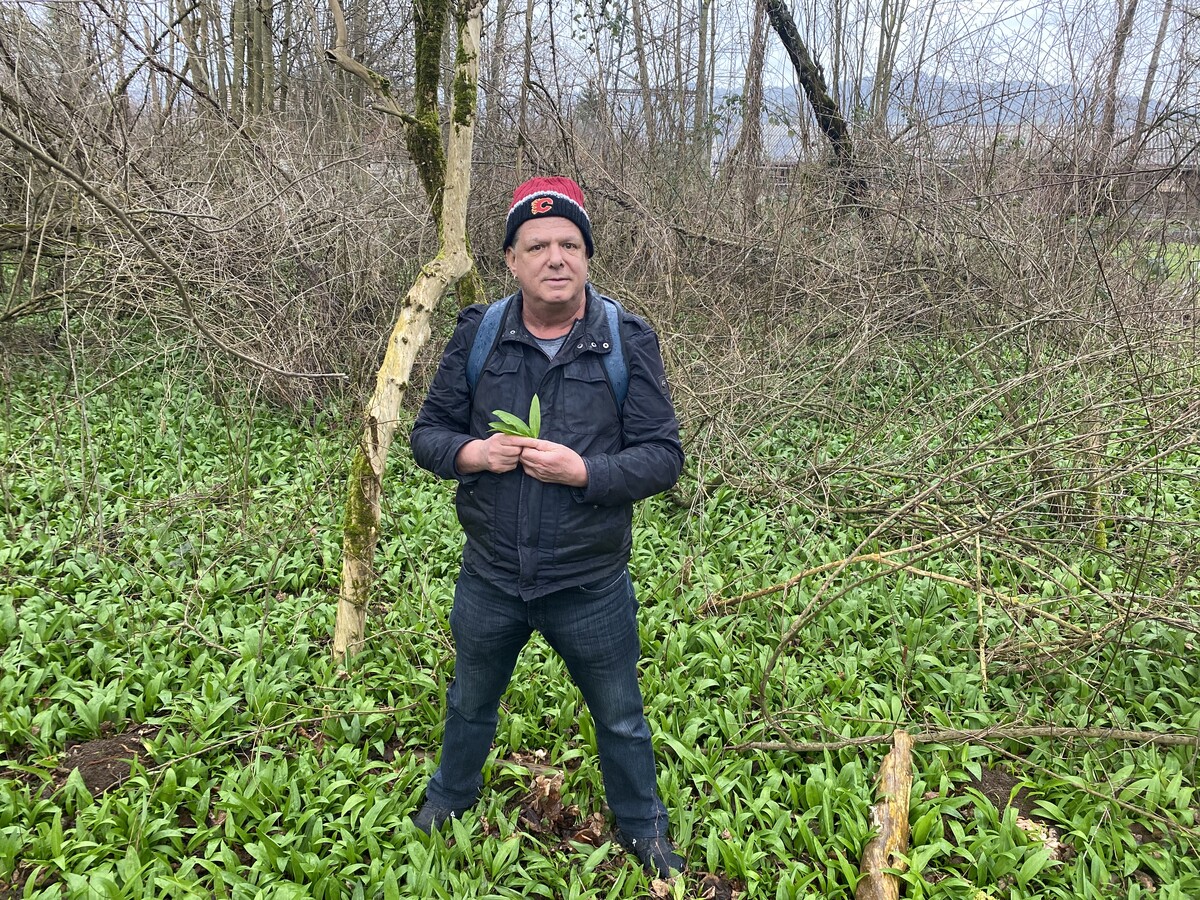 Biologe Klaus Zimmermann in der Natur. Sein liebster Arbeitsplatz. VN/pem