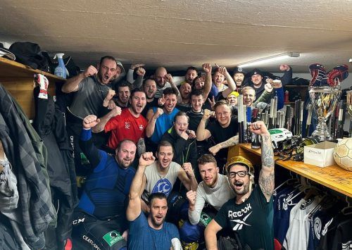 Das Emser VEHL3-Team will die Saison mit dem Meistertitel krönen. mima