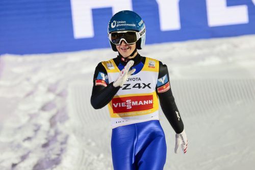 Das gelbe Trikot der Weltcupführenden ist Pinkelnig nicht zu nehmen. Ap