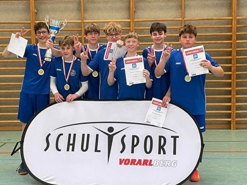 Das Siegerteam des Sacré Coeur Riedenburg (v. l.): Florin Sturm, Noah Guardo, Niklas Troy, Paul Ender, Raphael Wögginger, Noah Pitter und Nikolai Blum. Schulsport Vorarlberg