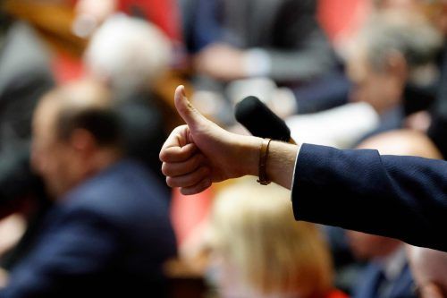 Daumen hoch! Der 1. März ist der Welttag der Komplimente. ap