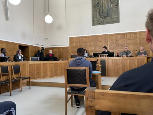 Der Angeklagte hat sein Opfer bei der Attacke schwer verletzt.  VN/HUMMER