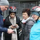 Flüchtlinge erlernen das Fahrradfahren