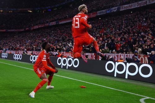 Der Moment der Erlösung: Eric Maxim Choupo-Moting feiert seinen Treffer zur 1:0-Führung des FC Bayern über PSG. Links jubelt Alphonso Davies. Reuters
