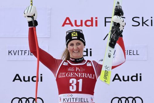 Der Moment des Triumphs: Nina Ortlieb genießt den Jubel über ihren zweiten Weltcupsieg, den zweiten im Super G. gepa/3