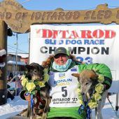 Enkel des Gründers gewinnt Iditarod-Hundeschlitten-Rennen