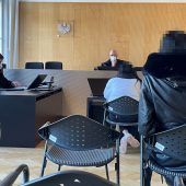 Junge Frau biss Polizisten in den Arm