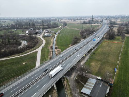 Die Arbeiten auf der knapp zwei Kilometer langen Strecke ziehen sich bis Ende des kommenden Jahres.  VN/Hartinger