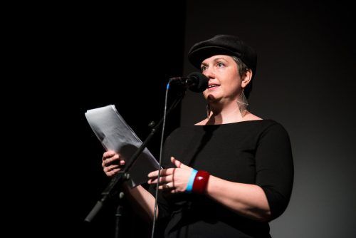 Die Autorin und Spoken Word Performerin Mieze Medusa. Sabine Pichler