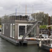 Hausboot muss dem Bodensee fern bleiben