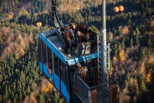 Die Karrenseilbahn wird überholt, das Panoramarestaurant hat geschlossen.  