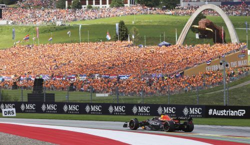 Die niederländischen Formel-1-Fans werden noch bis 2027 nach Spielberg pilgern. gepa
