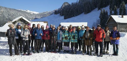 Die Teilnehmer/innen der Schneeschuhwanderung. 50plus Höchst