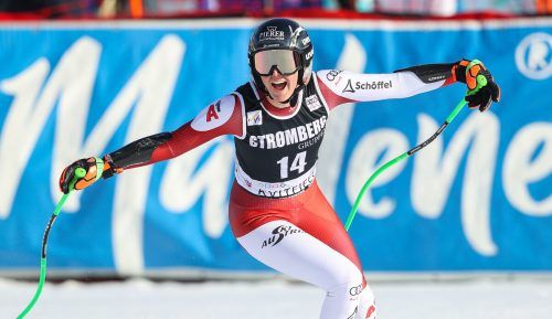 Die Traumabewältigung von Crans-Montana eine Woche zuvor ist gelungen: In Kvitfjell strahlte Cornelia Hütter vom Siegpodest. gepa