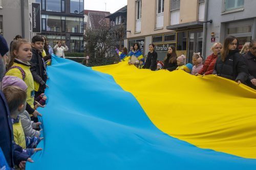 Die ukrainischen Flüchtlinge in Vorarlberg protestieren nicht nur, sie halten auch ihre Kultur hoch.  VN/Paulitsch