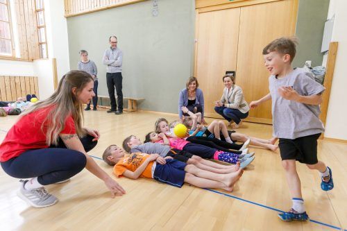 Die Volksschüler in Sibratsgfäll nehmen die zusätzliche Turnstunde gerne und mit dem größten Vergnügen in Anspruch. vlk/hofmeister