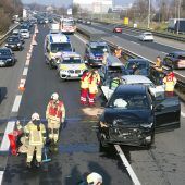 Auffahrunfall mit sechs Fahrzeugen
