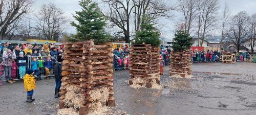 Es ist schon längst Tradition: Gleich drei Funkentürme für die „Nachwuchsfunkenmeister“. TAY