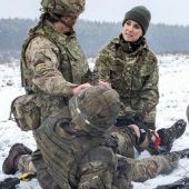 Royaler Besuch beim Militär