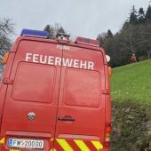 Mit Pkw ­gegen Baum