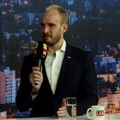 „Menschen für Alltag und Job digital fit machen“