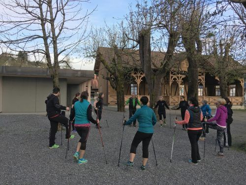 Kostenloses Freiluft-Fitnessstudio: Acht Wochen lang wird bei den Bewegungstreffs gemeinsam trainiert.
