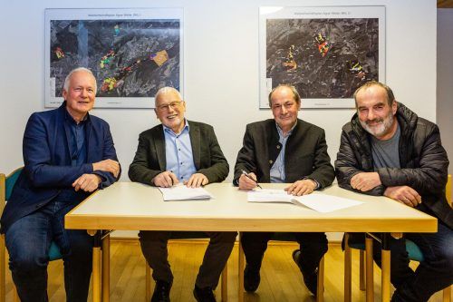 Hans-Peter Ludescher (Aufsichtsratsvorsitzender), Bürgermeister Dietmar Summer sowie Agrarobmann Friedrich Morscher und Norbert Längle (Vorstandsmitglied). roswitha fritz