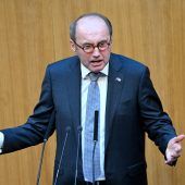 Karas schließt Zusammenarbeit mit Meloni-Fraktion aus