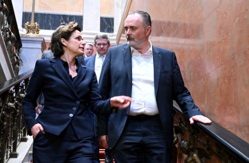 Konkurrieren miteinander: Die amtierende Chefin und der Landeshauptmann des Burgenlandes.  APA/Schlager