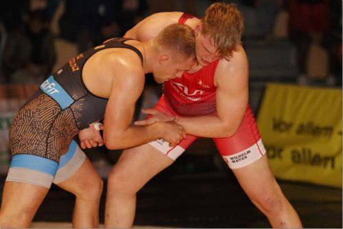 Leonhard Junger (rotes Trikot) wurde Vierter. vn-tk