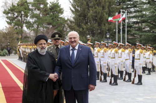 Lukaschenko hat Raisi in Teheran besucht.  Iranian Presideny Office/AP