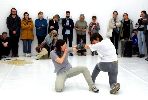 Magdalena Forster (l.) und Milena Georgieva bei ihrer Performance.  SCo