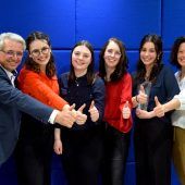 Schüler helfen Firma, bekannter zu werden