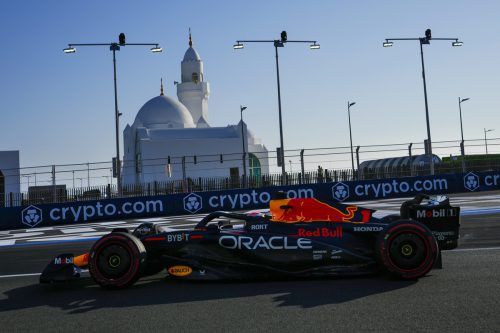 Max Verstappen stellte eine deutliche Trainingsbestzeit vor seinem Teamkollegen Sergio Perez. Ap