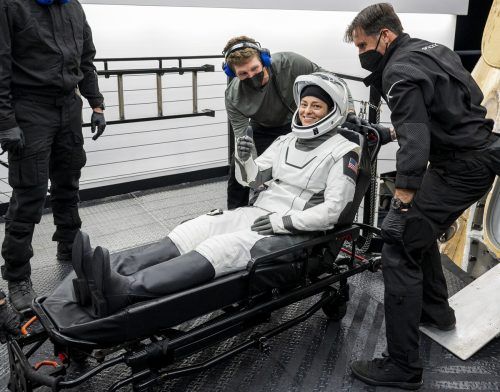 Nicole Mann funkte, dass es eine „Wahnsinnsfahrt“ war.  AP/NASA