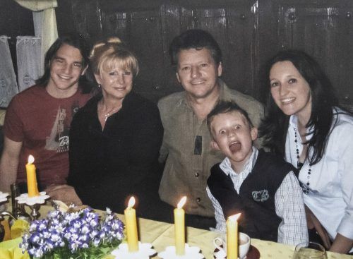 Otto mit seiner Familie (von links): Sohn Martin , Ehefrau Irene, Otto, Tochter Karina und Enkel Adrian.