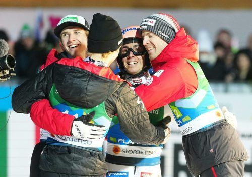 Stefan Kraft holte sich mit dem Team seine 13. Medaille ab. APA