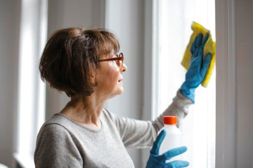 Verletzungen durch den Frühjahrsputz können vermieden werden. pexels