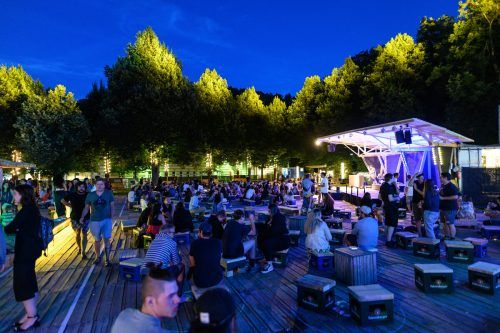 Vom 6. Juli bis 14. August findet das Poolbar Festival beim Alten Hallenbad in Feldkirch statt.  Poolbar/Rhomberg