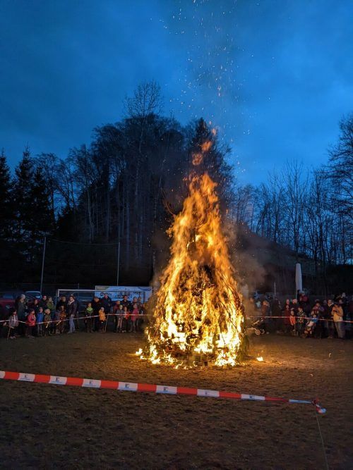 Zahlreiche Funken wurden in Hohenems vom Freitag bis Sonntag angezündet. Stadt