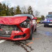 Führerscheinloser Unfalllenker mit Wodka-Flasche im Pkw