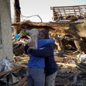„Monster-Sturmsystem“ bringt Tornados, Tod und Verwüstung