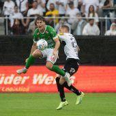 Derbyduell. Austrias Surdanovic gegen Altachs Jäger. »C1