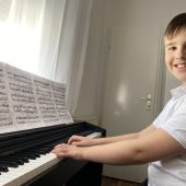 Musiktalent Aljosa Marinkovic (10) dankt großzügigem anonymen Spender. »A5