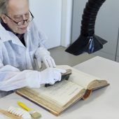 Spezialreinigung für 1,9 Millionen Seiten
