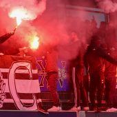 Wachsames Auge auf Autobahn und Stadion